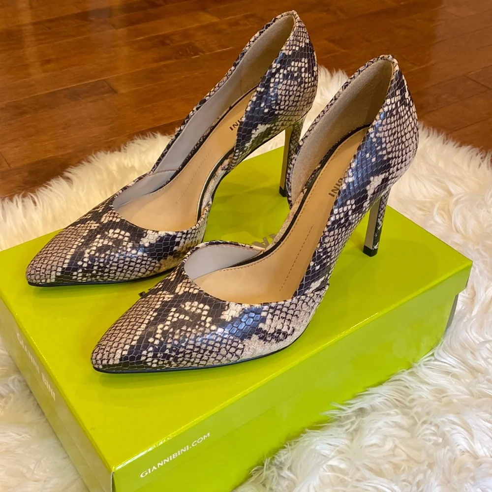 Gianni Bini snake print high heal pumps, size 8. Heal is 3,5 inch high. - Picture 2 of 8
